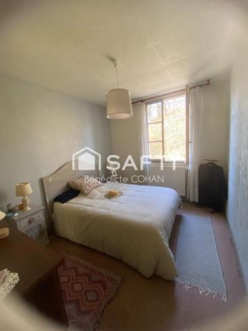 Maison quatre chambres, à rénover avec un bel extérieur