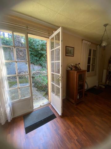 Maison quatre chambres, à rénover avec un bel extérieur