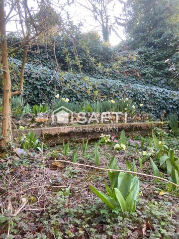 Maison quatre chambres, à rénover avec un bel extérieur