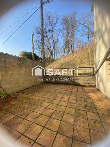 Maison quatre chambres, à rénover avec un bel extérieur