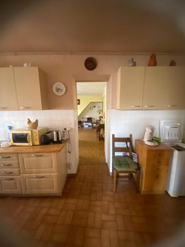 Maison quatre chambres, à rénover avec un bel extérieur