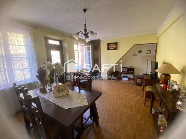 Maison quatre chambres, à rénover avec un bel extérieur