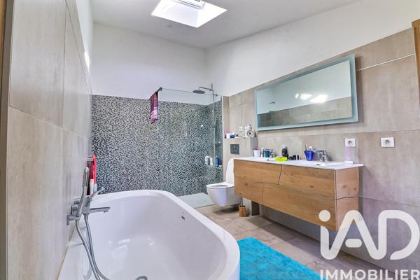 Maison à vendre 5 pièces 135 m² Aimargues