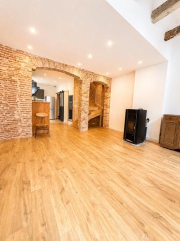 Maison de village avec 2 apts et un local commercial