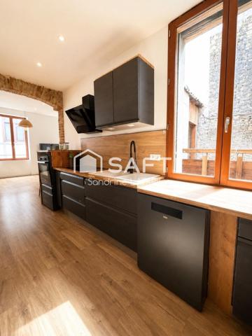 Maison de village avec 2 apts et un local commercial