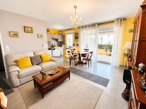 Appartement T4 avec piscine, garage et place de parking privative