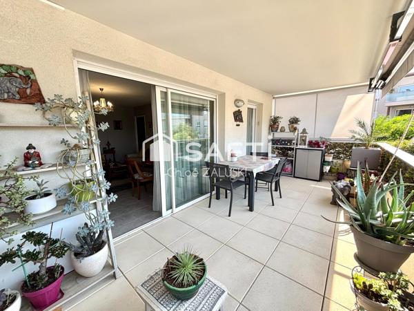 Appartement T4 avec piscine, garage et place de parking privative