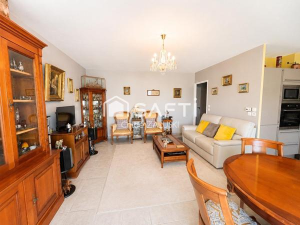 Appartement T4 avec piscine, garage et place de parking privative