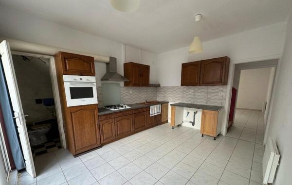 Immeuble avec 3 lots dans le centre de Montpezat-de-Quercy