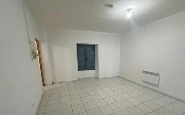Immeuble avec 3 lots dans le centre de Montpezat-de-Quercy