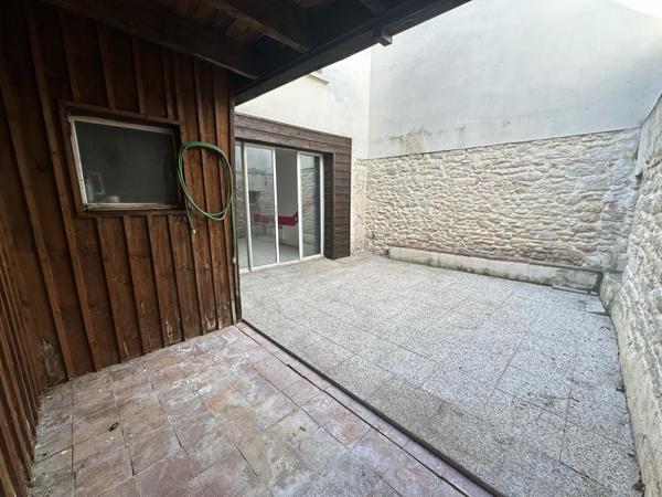 Immeuble avec 3 lots dans le centre de Montpezat-de-Quercy