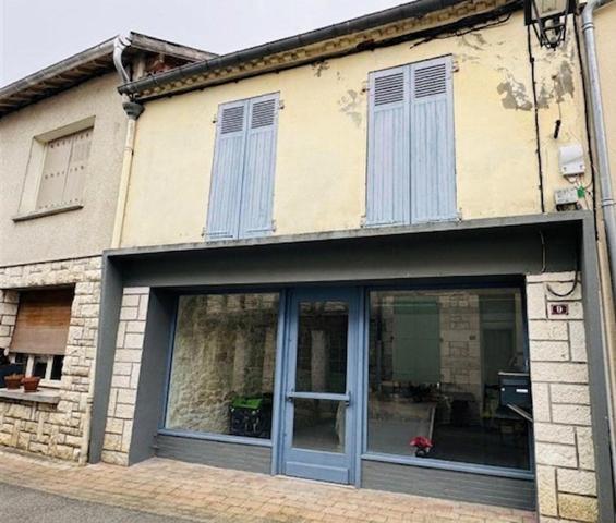Immeuble avec 3 lots dans le centre de Montpezat-de-Quercy
