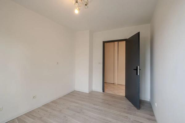 T4 Traversant avec balcon, ascenseur et parking