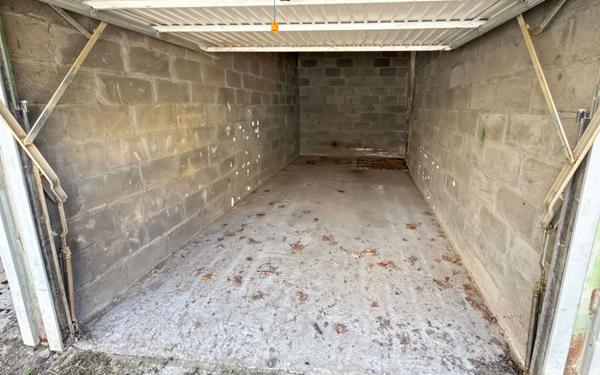 Stationnement à louer    12 m2 Orléans