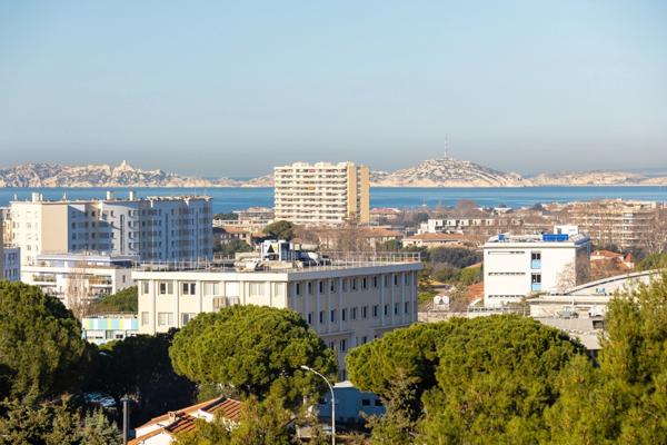 ***VISITE VIRTUELLE DISPONIBLE SUR DEMANDE…MARSEILLE 9EME…5 PIECES 100M² À RÉNOVER…VUE MER ET COLLINE…BALCON...STATIONNEMENTS...CAVE...RESIDENCE LA BRUYERE***