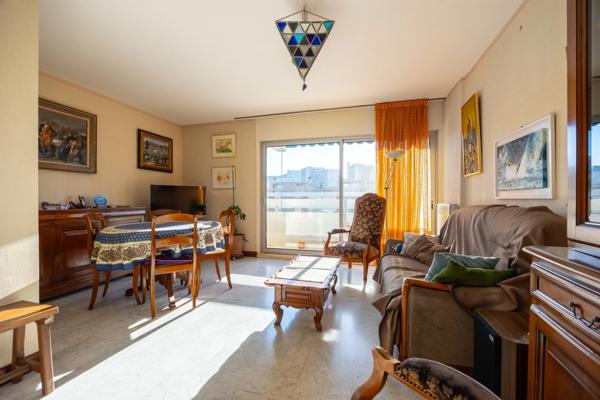 ***VISITE VIRTUELLE DISPONIBLE SUR DEMANDE…MARSEILLE 9EME…5 PIECES 100M² À RÉNOVER…VUE MER ET COLLINE…BALCON...STATIONNEMENTS...CAVE...RESIDENCE LA BRUYERE***