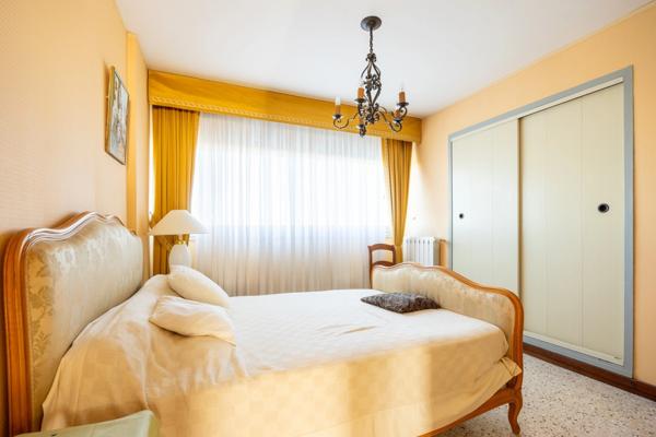 ***VISITE VIRTUELLE DISPONIBLE SUR DEMANDE…MARSEILLE 9EME…5 PIECES 100M² À RÉNOVER…VUE MER ET COLLINE…BALCON...STATIONNEMENTS...CAVE...RESIDENCE LA BRUYERE***