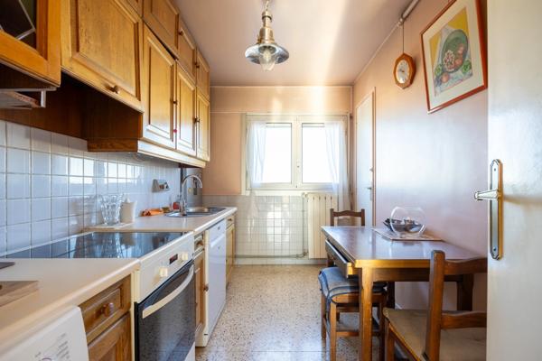 ***VISITE VIRTUELLE DISPONIBLE SUR DEMANDE…MARSEILLE 9EME…5 PIECES 100M² À RÉNOVER…VUE MER ET COLLINE…BALCON...STATIONNEMENTS...CAVE...RESIDENCE LA BRUYERE***