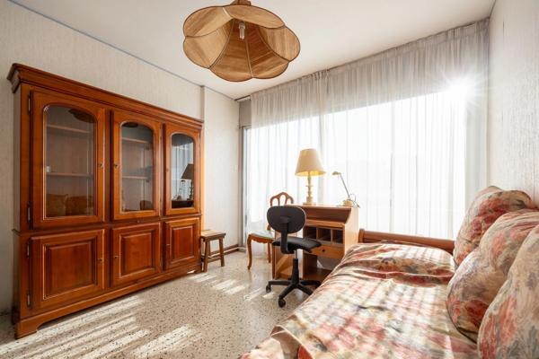 ***VISITE VIRTUELLE DISPONIBLE SUR DEMANDE…MARSEILLE 9EME…5 PIECES 100M² À RÉNOVER…VUE MER ET COLLINE…BALCON...STATIONNEMENTS...CAVE...RESIDENCE LA BRUYERE***