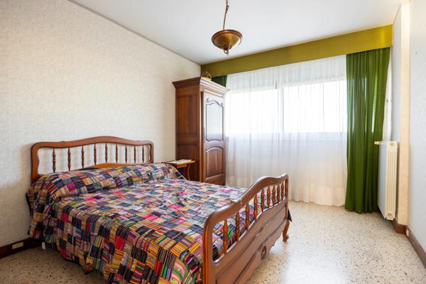 ***VISITE VIRTUELLE DISPONIBLE SUR DEMANDE…MARSEILLE 9EME…5 PIECES 100M² À RÉNOVER…VUE MER ET COLLINE…BALCON...STATIONNEMENTS...CAVE...RESIDENCE LA BRUYERE***