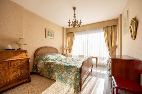 ***VISITE VIRTUELLE DISPONIBLE SUR DEMANDE…MARSEILLE 9EME…5 PIECES 100M² À RÉNOVER…VUE MER ET COLLINE…BALCON...STATIONNEMENTS...CAVE...RESIDENCE LA BRUYERE***