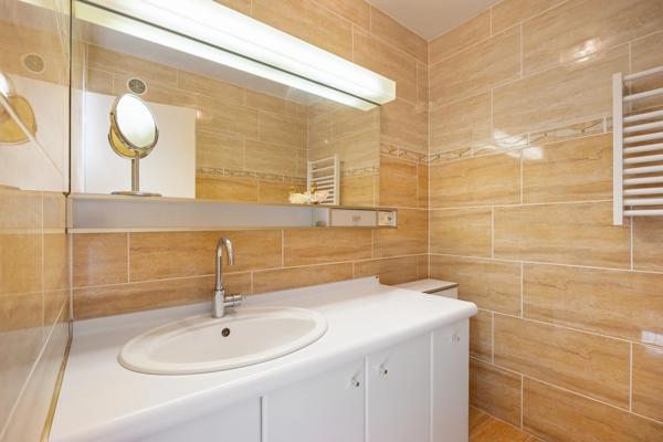 ***VISITE VIRTUELLE DISPONIBLE SUR DEMANDE…MARSEILLE 9EME…5 PIECES 100M² À RÉNOVER…VUE MER ET COLLINE…BALCON...STATIONNEMENTS...CAVE...RESIDENCE LA BRUYERE***