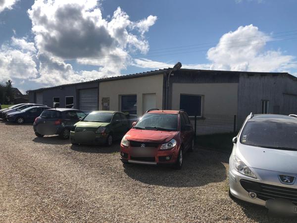 Local commercial avec grand logement (actuellement garage automobile)