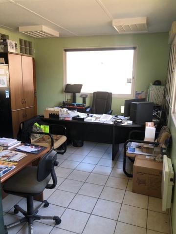 Local commercial avec grand logement (actuellement garage automobile)