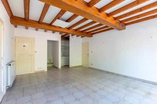 Maison Bourgeoise 8 pièces + annexes VILLARS LES DOMBES (01)