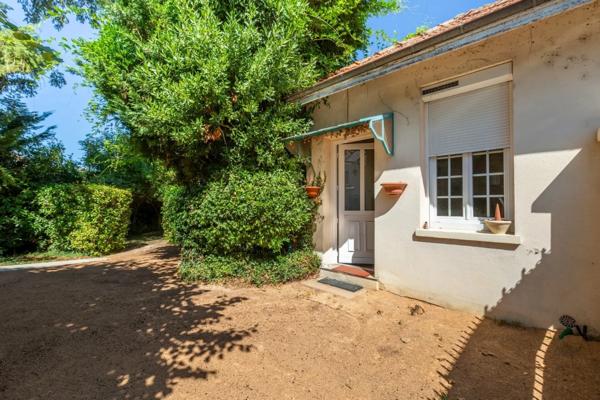 Maison Bourgeoise 8 pièces + annexes VILLARS LES DOMBES (01)