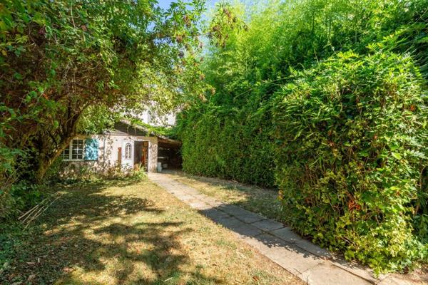 Maison Bourgeoise 8 pièces + annexes VILLARS LES DOMBES (01)