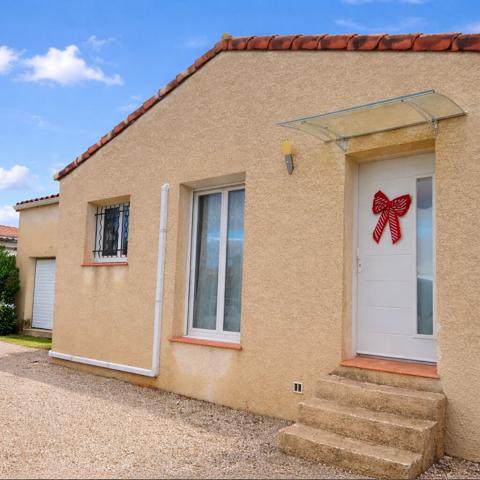 Villa de plain-pied, 81 m2 sur 384m2 de terrain avec 3 chambre et garage