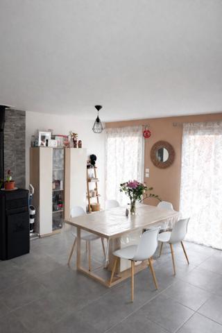 Villa de plain-pied, 81 m2 sur 384m2 de terrain avec 3 chambre et garage