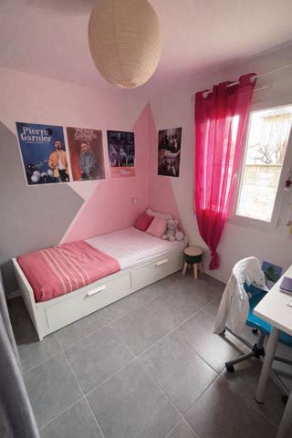 Villa de plain-pied, 81 m2 sur 384m2 de terrain avec 3 chambre et garage