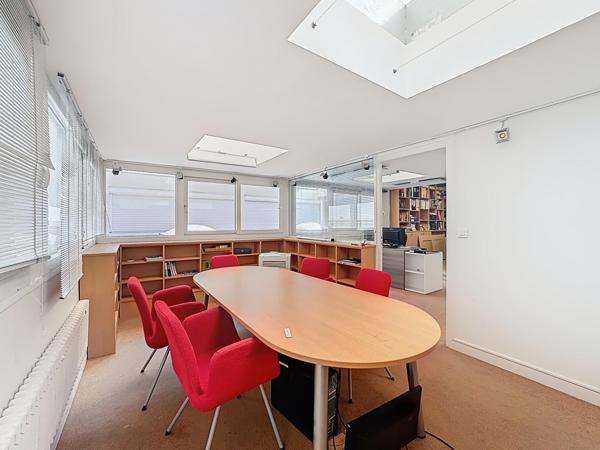 Bureaux spacieux à deux pas du métro Volontaires Paris 15