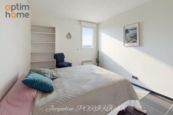 Appartement T3 en résidence avec vue mer, terrasse, garage et places de parking