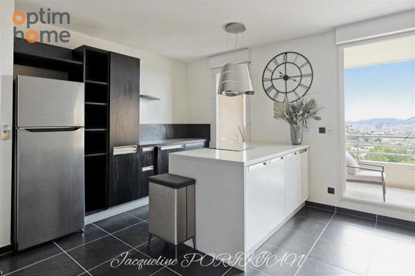 Appartement T3 en résidence avec vue mer, terrasse, garage et places de parking