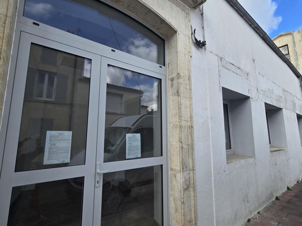 Local commercial
                                                                                                                                                                                                                                                                                                                                                                                                                                            61.2  m²