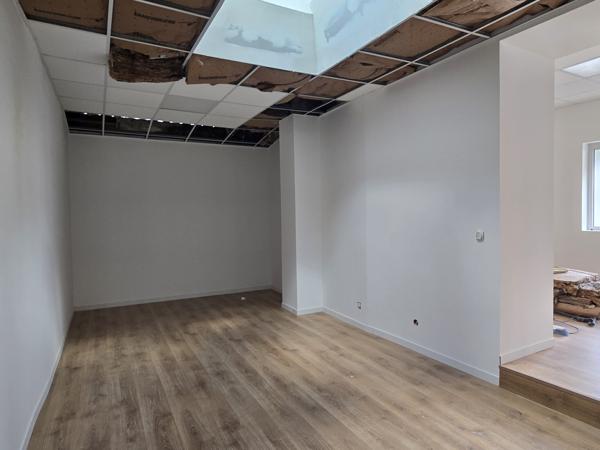 Local commercial
                                                                                                                                                                                                                                                                                                                                                                                                                                            61.2  m²