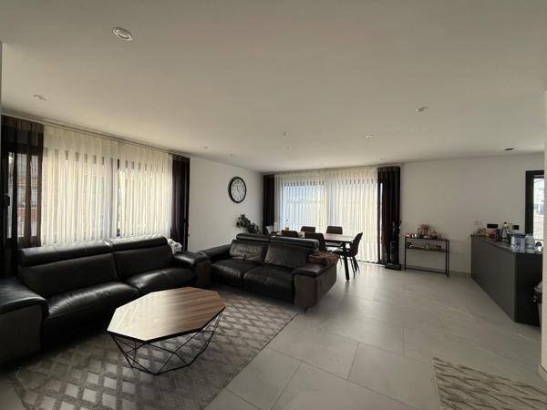 Maison mitoyenne contemporaine, pensée avec goût pour un confort de vie optimal