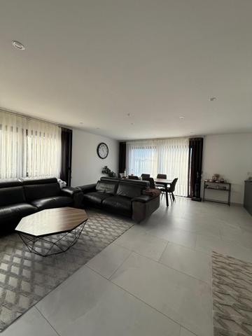 Maison mitoyenne contemporaine, pensée avec goût pour un confort de vie optimal