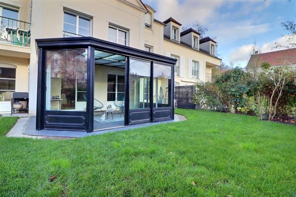 Appartement avec jardin 4 pièce(s) 132 m2 Carrez+ Véranda de 19m² + deux places de parking