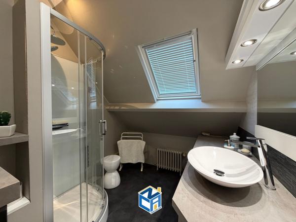MAISON 4 CHAMBRES - SOUS-SOL COMPLET - VÉRANDA - TERRAIN ARBORÉ 4522M2