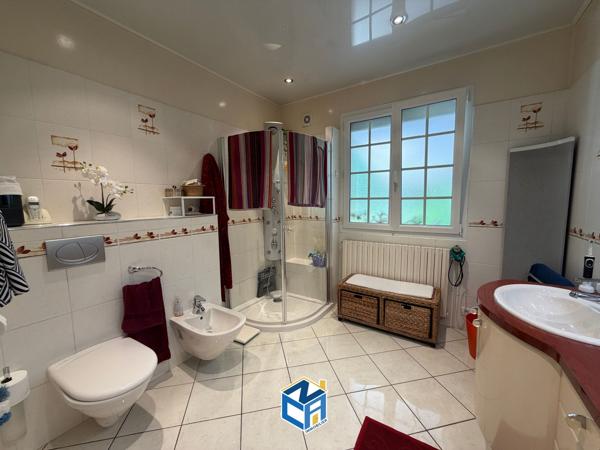 MAISON 4 CHAMBRES - SOUS-SOL COMPLET - VÉRANDA - TERRAIN ARBORÉ 4522M2