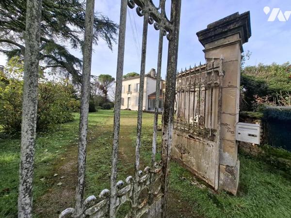 A VAL DE COGNAC - Maison de maître de 228m² hab sur 11 435m² de parc et 150m² de dépendances