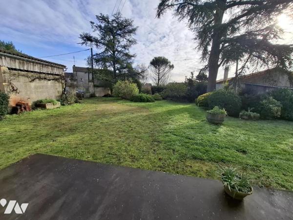 A VAL DE COGNAC - Maison de maître de 228m² hab sur 11 435m² de parc et 150m² de dépendances