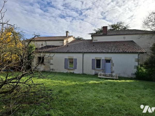 A VAL DE COGNAC - Maison de maître de 228m² hab sur 11 435m² de parc et 150m² de dépendances