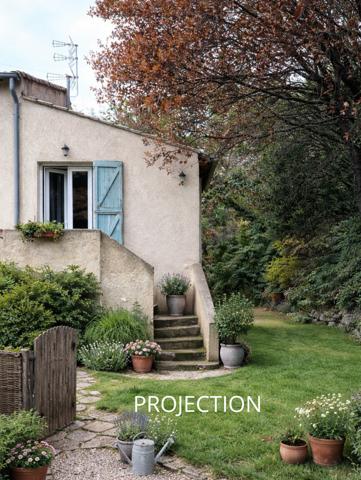 Lauris (84360) Appartement T2 rénové avec jardin