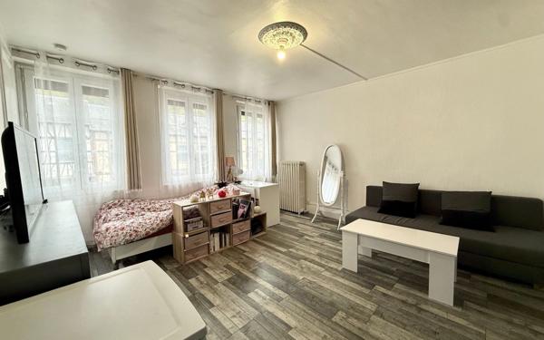 Immeuble à vendre    14 pièces • 337 m2 Déville-lès-Rouen