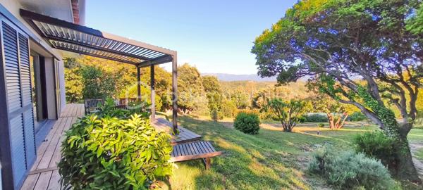 Située sur la commune d’Albitreccia à Bisinao, cette belle villa récente de plain-pied séduira les amoureux de nature et de tranquillité grâce à sa vue dégagée sur le maquis et les montagnes corses.
Son emplacement privilégié permet de profiter pleinement des richesses de la région : balades, randonnées et découverte des villages typiques de Corse, tout en restant à proximité des magnifiques plages de Porticcio et de la plage de Cupabia, au cœur du Golfe du Valinco.

À seulement 20 minutes d’Ajaccio, la maison allie fonctionnalité, confort et charme. Son agencement harmonieux s’articule autour d’un vaste espace de vie lumineux, ouvert sur une grande terrasse aménagée dominant le jardin en contrebas.
La distribution intérieure a été pensée pour offrir confort et intimité : chambres, suite parentale, bureau et salle d’eau se répartissent naturellement de part et d’autre de la pièce principale. La cuisine moderne, discrète et parfaitement fonctionnelle, dispose également d’un cellier attenant.
À l’arrière de la maison, vous bénéficierez d’un garage entièrement isolé ainsi que de plusieurs places de stationnement ombragées.

Les extérieurs complètent idéalement l’ensemble avec : un garage aménagé de 18 m² ; un abri de jardin de 40 m² ; un terrain clos et arboré de 2 750 m².
Équipements : portail électrique, interphone, caméras, puits de forage et éclairage extérieur du jardin.

Un véritable havre de paix à seulement quelques minutes d’Ajaccio et des plus belles plages du sud de la Corse.
Contactez nous dès aujourd’hui pour organiser une visite et découvrir tout le potentiel de cette propriété unique.
Pour toutes demandes d’informations, Tél. 06.28.04.74.47

Cette annonce référencé 335892 vous est présentée par votre agent commercial BSK Immobilier DOMINIQUE LARROCHE (EI) immatriculé au RSAC de AJACCIO (20000) sous le numéro 37842868400054.
Prix du bien : 541 000,00 € / Les honoraires d'agence sont à la charge du vendeur.